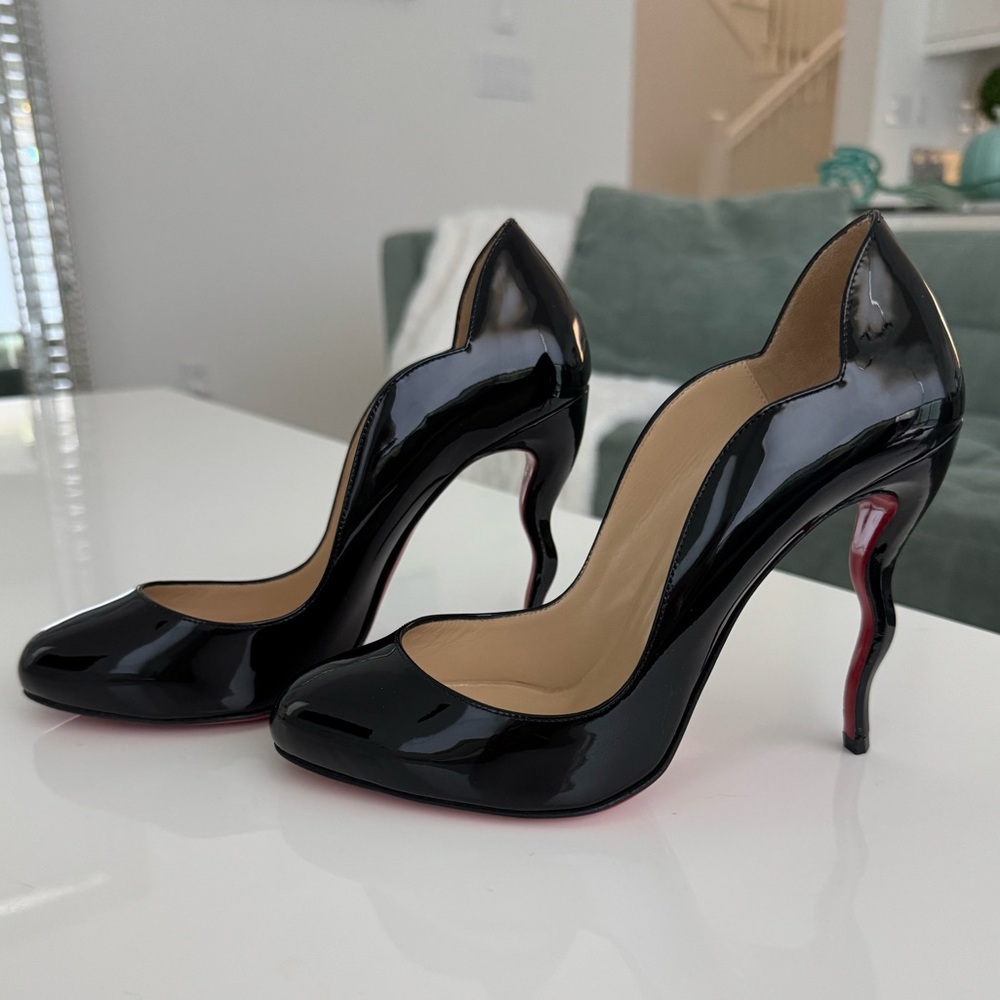 Christian Louboutin wavy dolly pumps black patent leather size  37.5